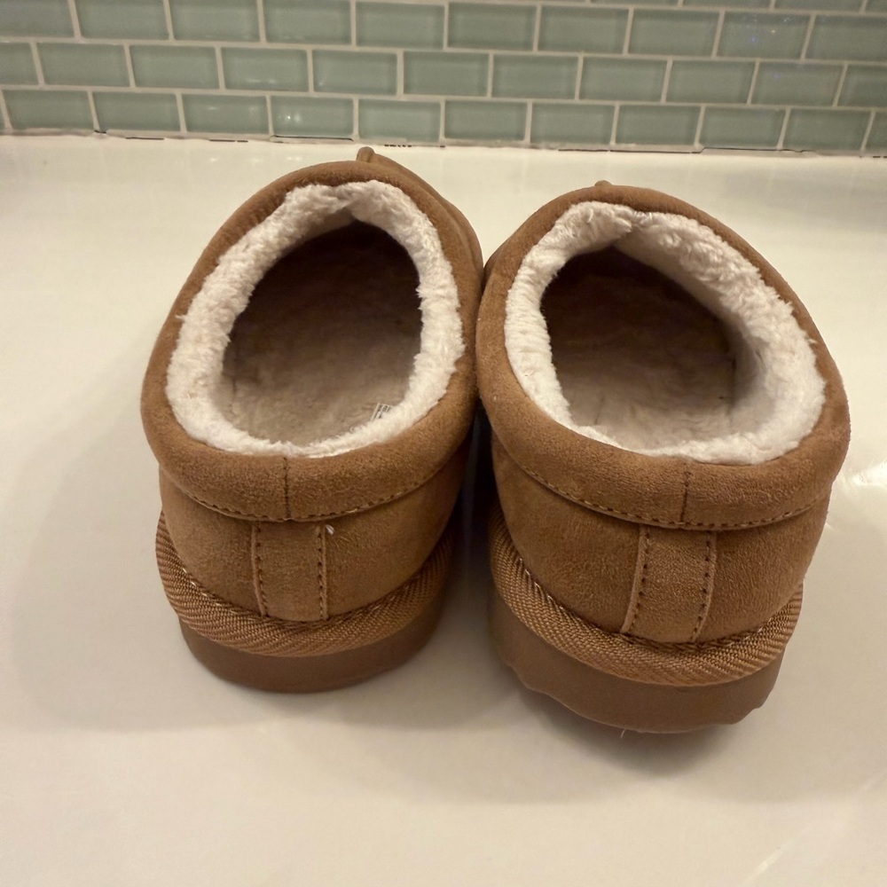 Cat & Jack Brown Kids Slippers - Size 2Y - Boys Girls - Indoor Outdoor - Picture 4 of 5